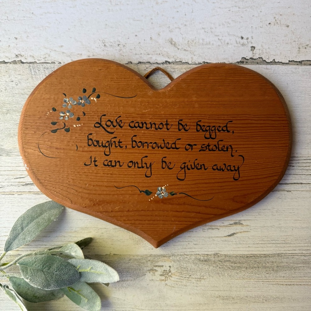 Vintage Handcrafted Heart-Shaped Wooden Wall Decor Quote Handpainted